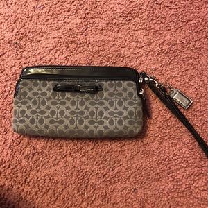 COACH BLACK AND WHITE WALLET!!